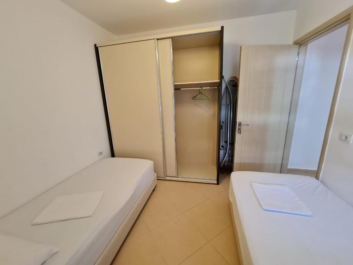 Meltin Apartments Sarandë Exteriör bild